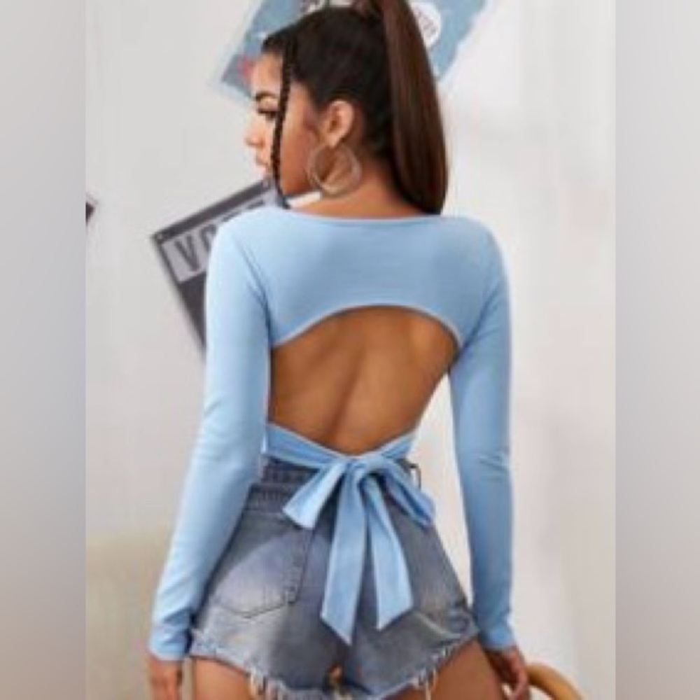 Short shirt with open back with drawstring